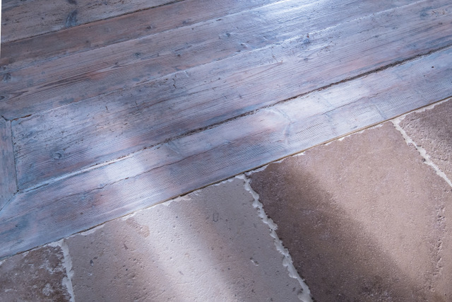 8° Ost EG – Naturstein- und Holzboden